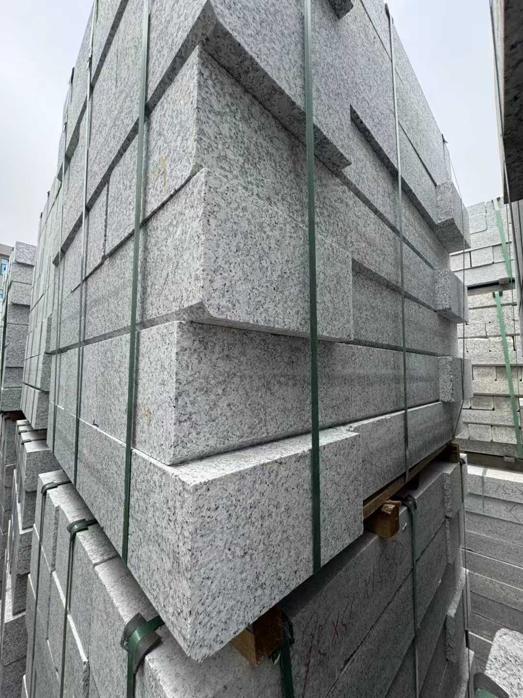 呼和浩特芝麻白路牙石 马路牙子