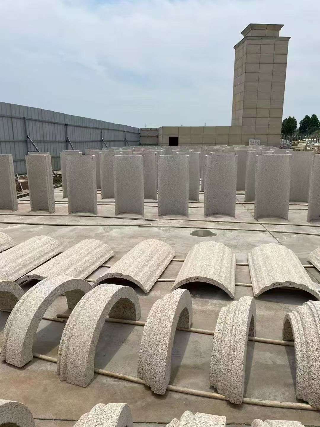 呼和浩特黄金麻别墅柱皮 异形 线条定制